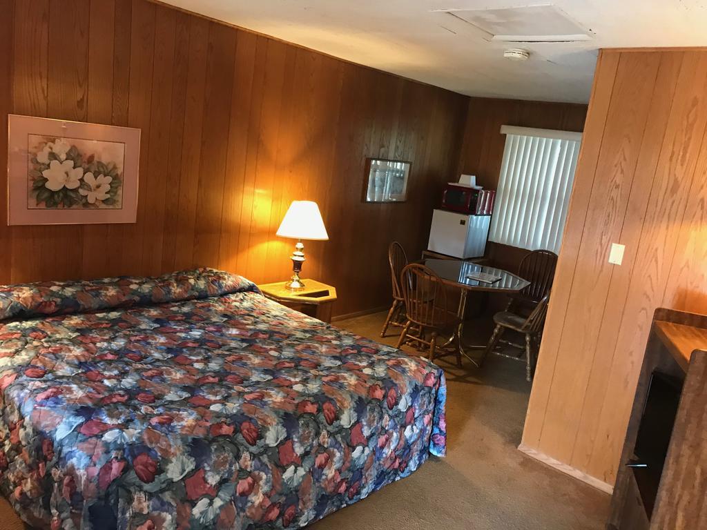 Mcgovern'S Motel And Suites Sun Prairie Exterior photo